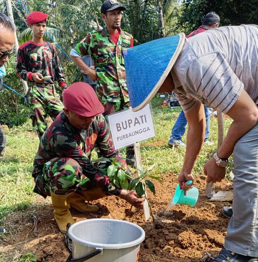 Asisten 1 Bupati Purbalingga Hadiri Kegiatan Tanam Pohon Bersama Di Ranting Muhammadiyah Tunjungmuli